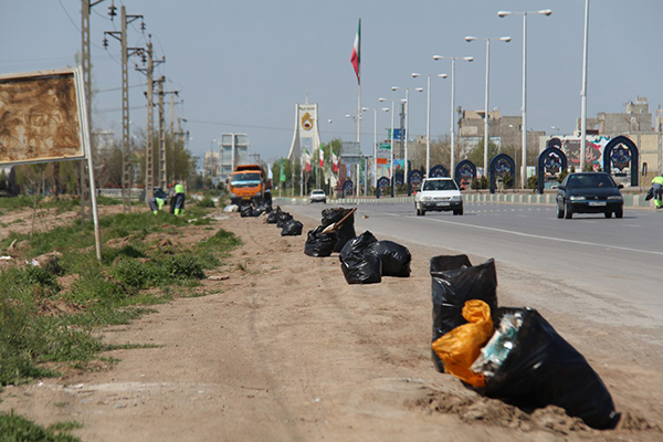 پاکسازی حاشیه جاده اقبالیه – قزوین – شهرداری اقبالیه